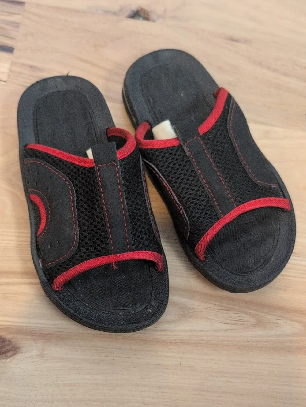 Source Unknown Black and Red Kids Slide Sandals